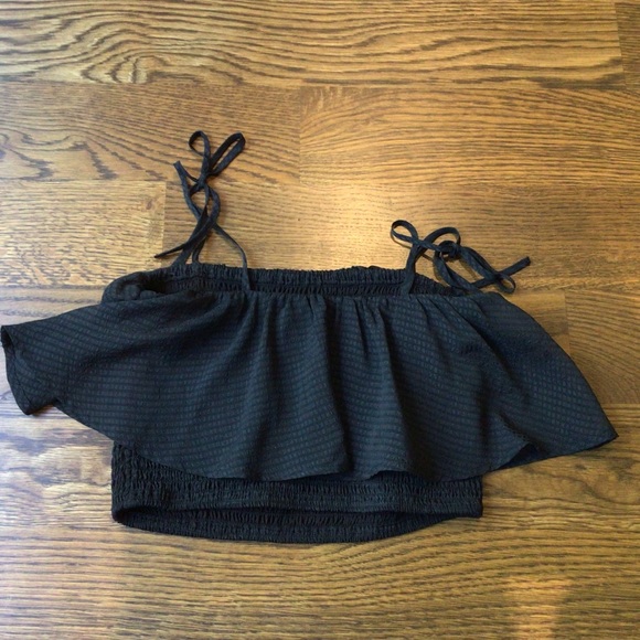 Abercrombie & Finch black ruffle crop top with adjustable straps. Size S. - Picture 4 of 6